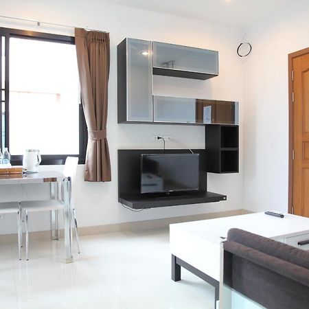 V-Twin Donjan Service Apartment Чиангмай Экстерьер фото