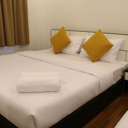 V-Twin Donjan Service Apartment Чиангмай Экстерьер фото