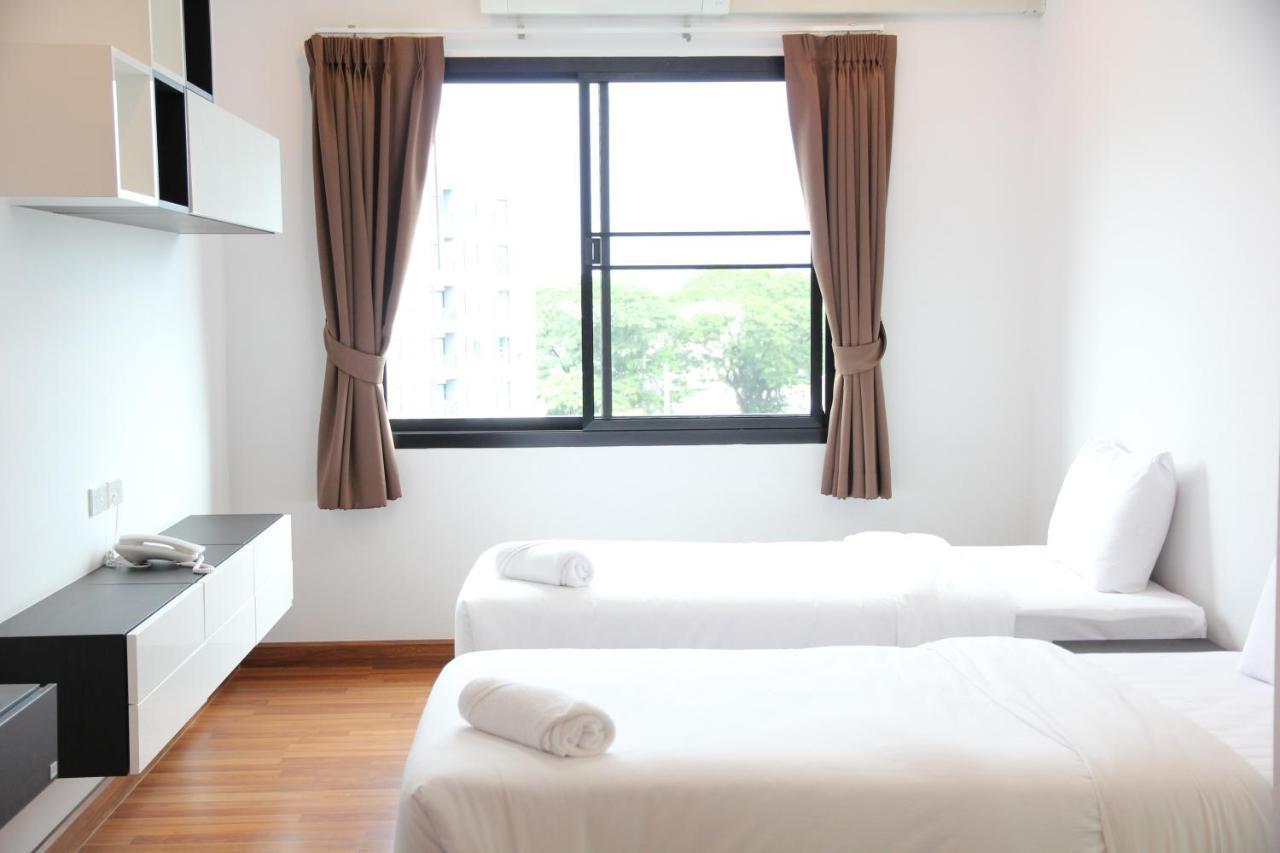 V-Twin Donjan Service Apartment Чиангмай Экстерьер фото