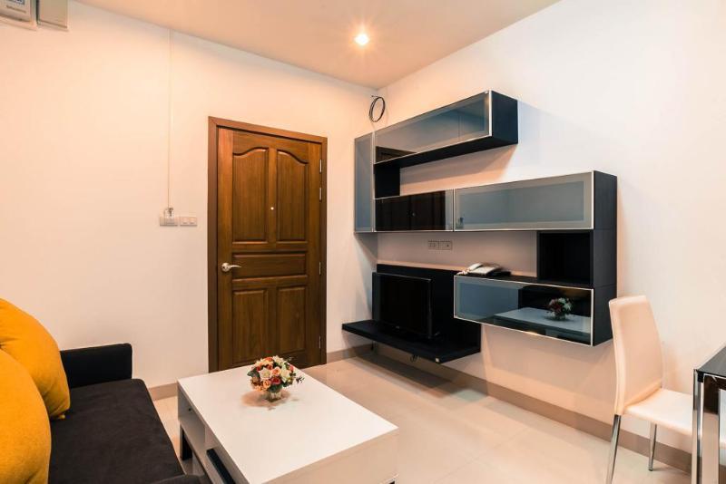 V-Twin Donjan Service Apartment Чиангмай Экстерьер фото