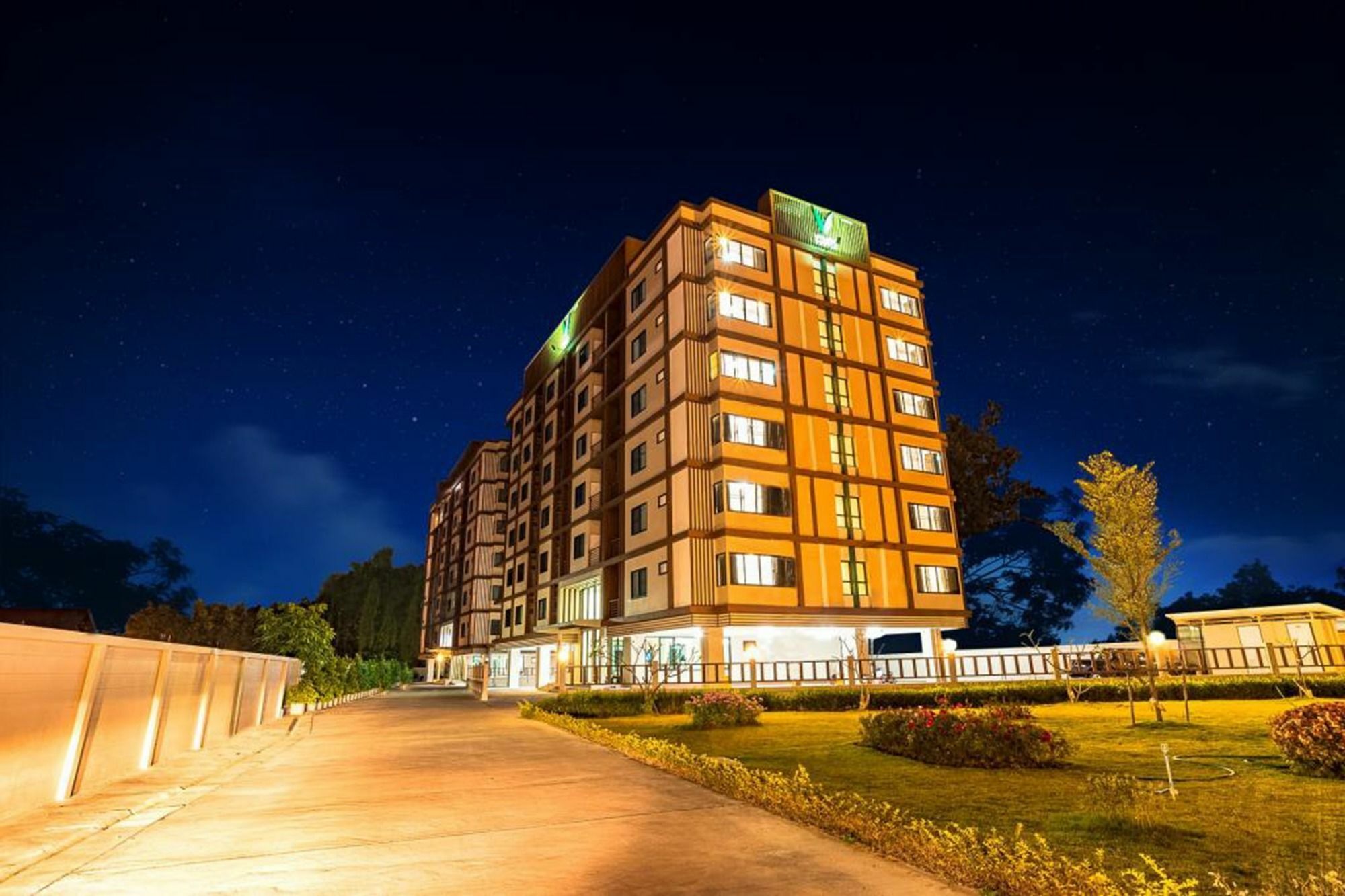 V-Twin Donjan Service Apartment Чиангмай Экстерьер фото