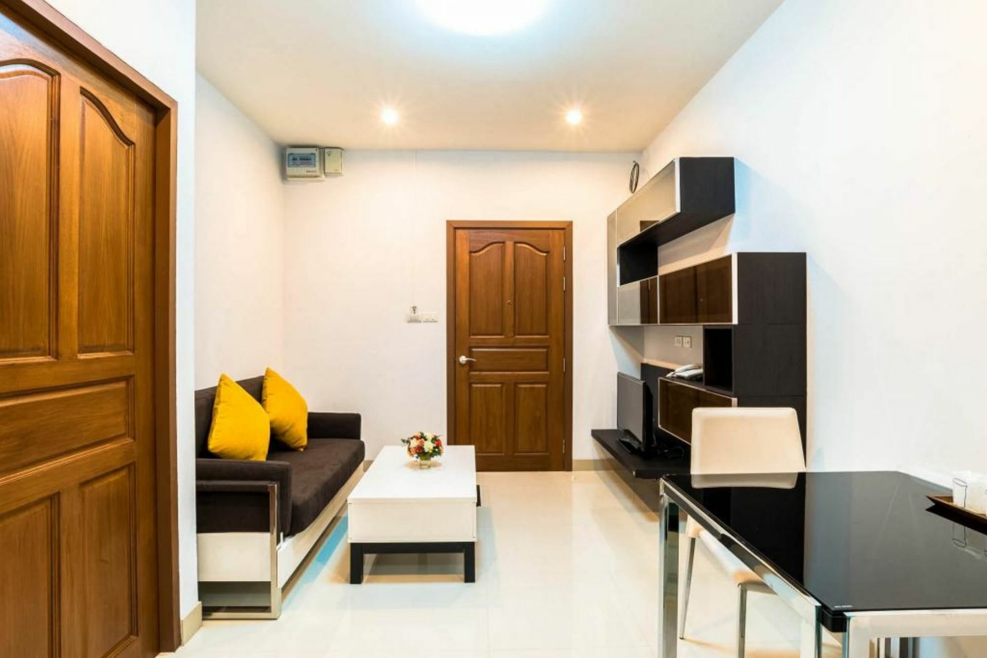 V-Twin Donjan Service Apartment Чиангмай Экстерьер фото