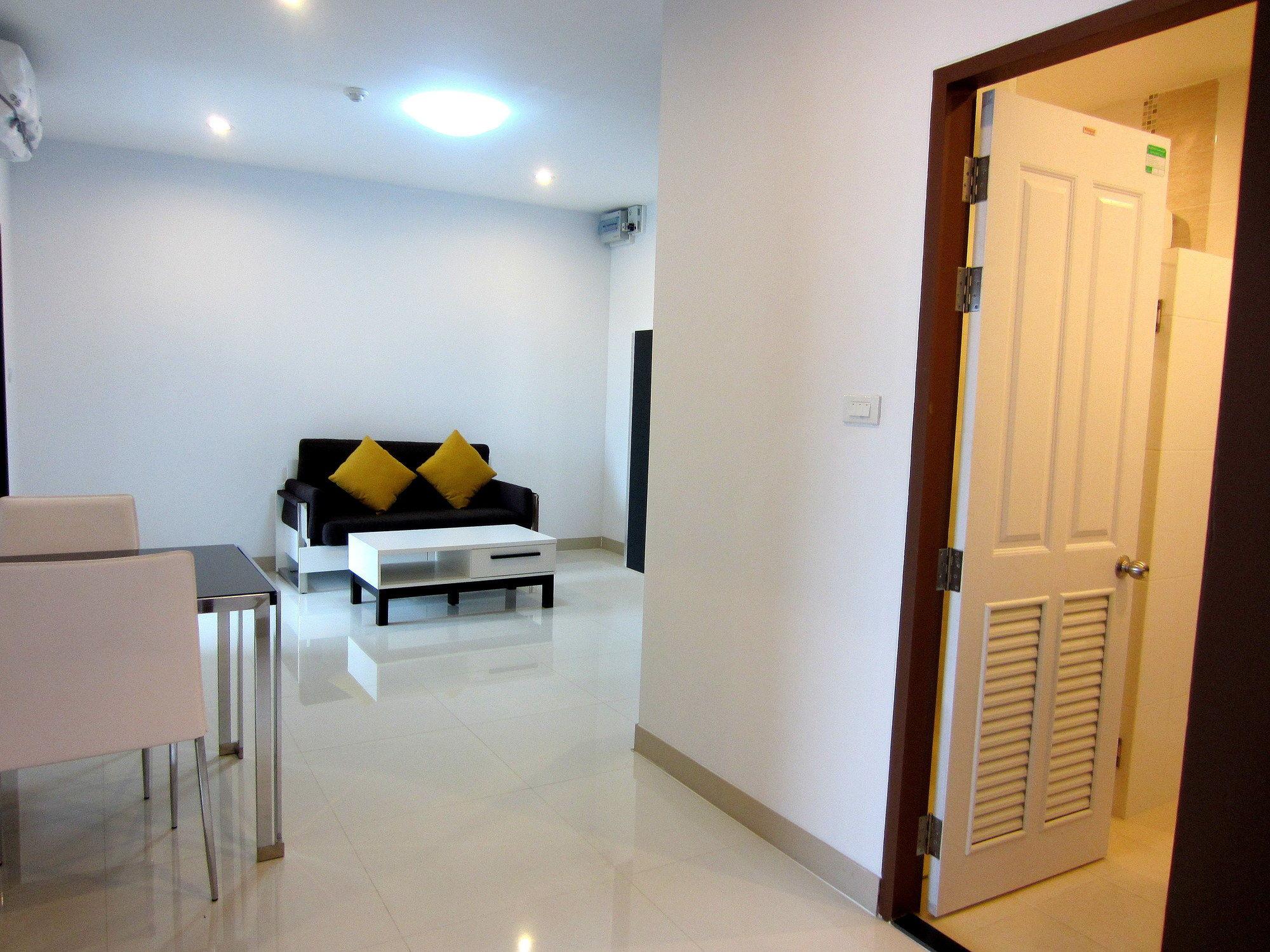 V-Twin Donjan Service Apartment Чиангмай Экстерьер фото