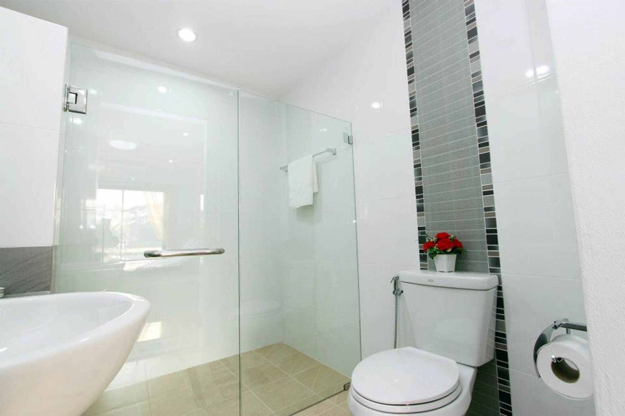 V-Twin Donjan Service Apartment Чиангмай Экстерьер фото