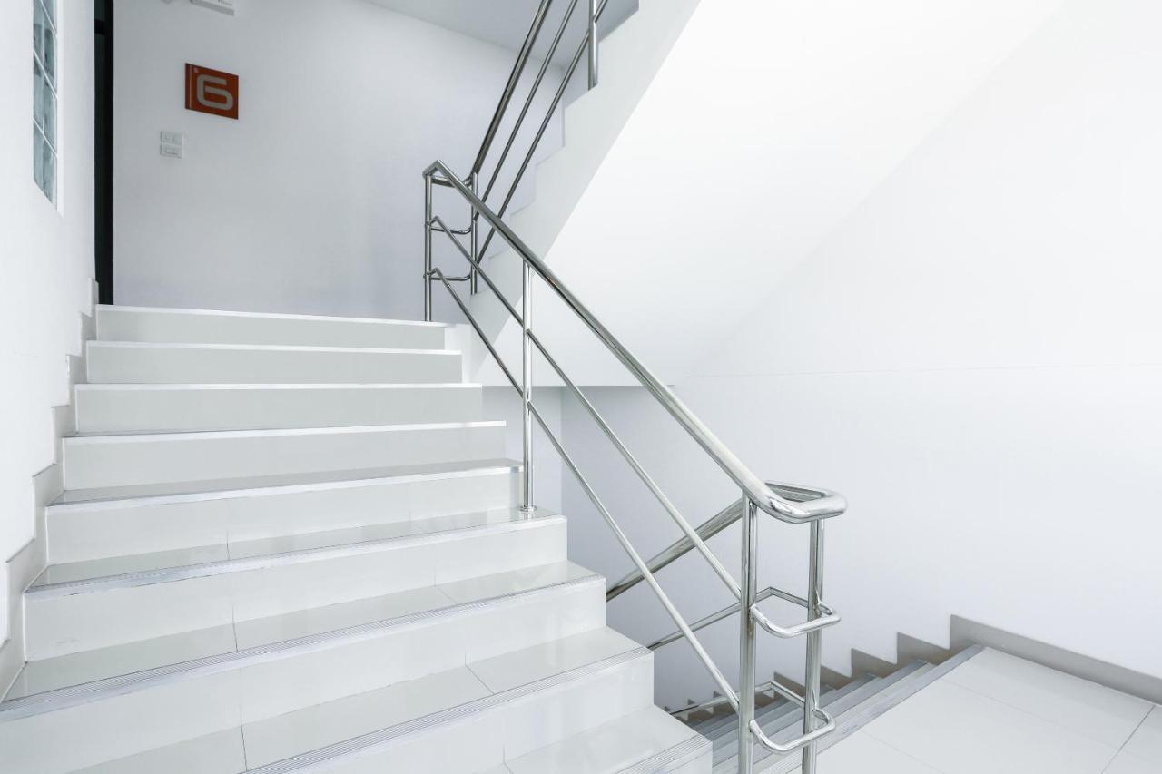 V-Twin Donjan Service Apartment Чиангмай Экстерьер фото